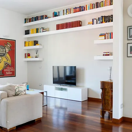 The Rent - Spacious And Renovated Multi-room In The Missori Area Апартаменты *