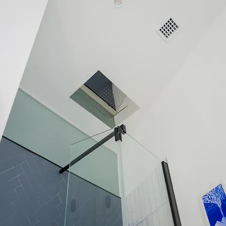 The Rent - Spacious And Renovated Multi-room In The Missori Area Apartamento