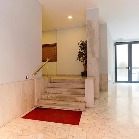 The Rent - Spacious And Renovated Multi-room In The Missori Area Апартаменты *