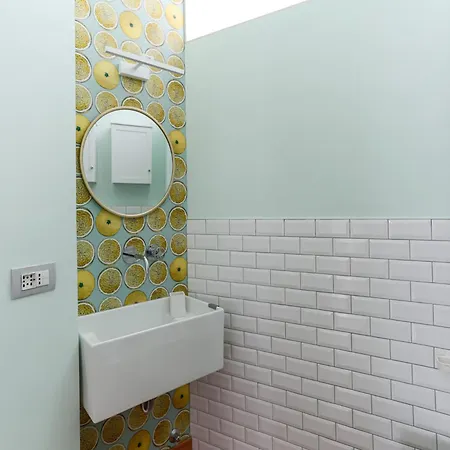 The Rent - Spacious And Renovated Multi-room In The Missori Area Milão