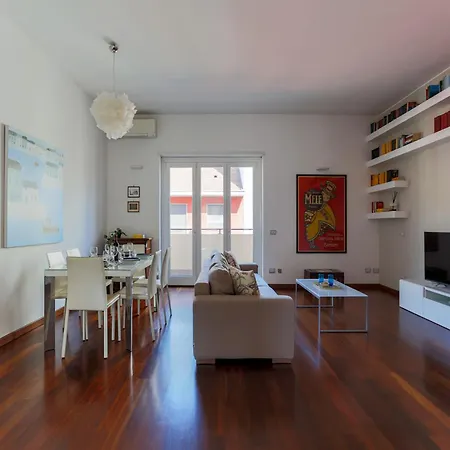The Rent - Spacious And Renovated Multi-room In The Missori Area Milão