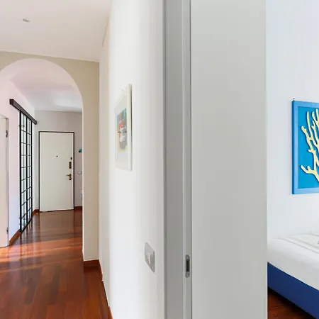 The Rent - Spacious And Renovated Multi-room In The Missori Area Апартаменты