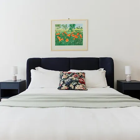 The Rent - Spacious And Renovated Multi-room In The Missori Area Apartamento Milão
