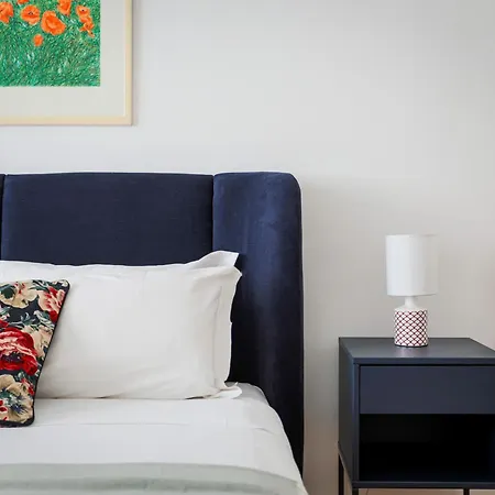 The Rent - Spacious And Renovated Multi-room In The Missori Area Милан