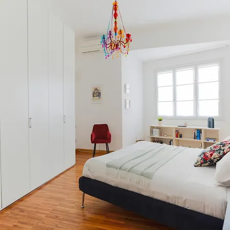 The Rent - Spacious And Renovated Multi-room In The Missori Area Apartamento
